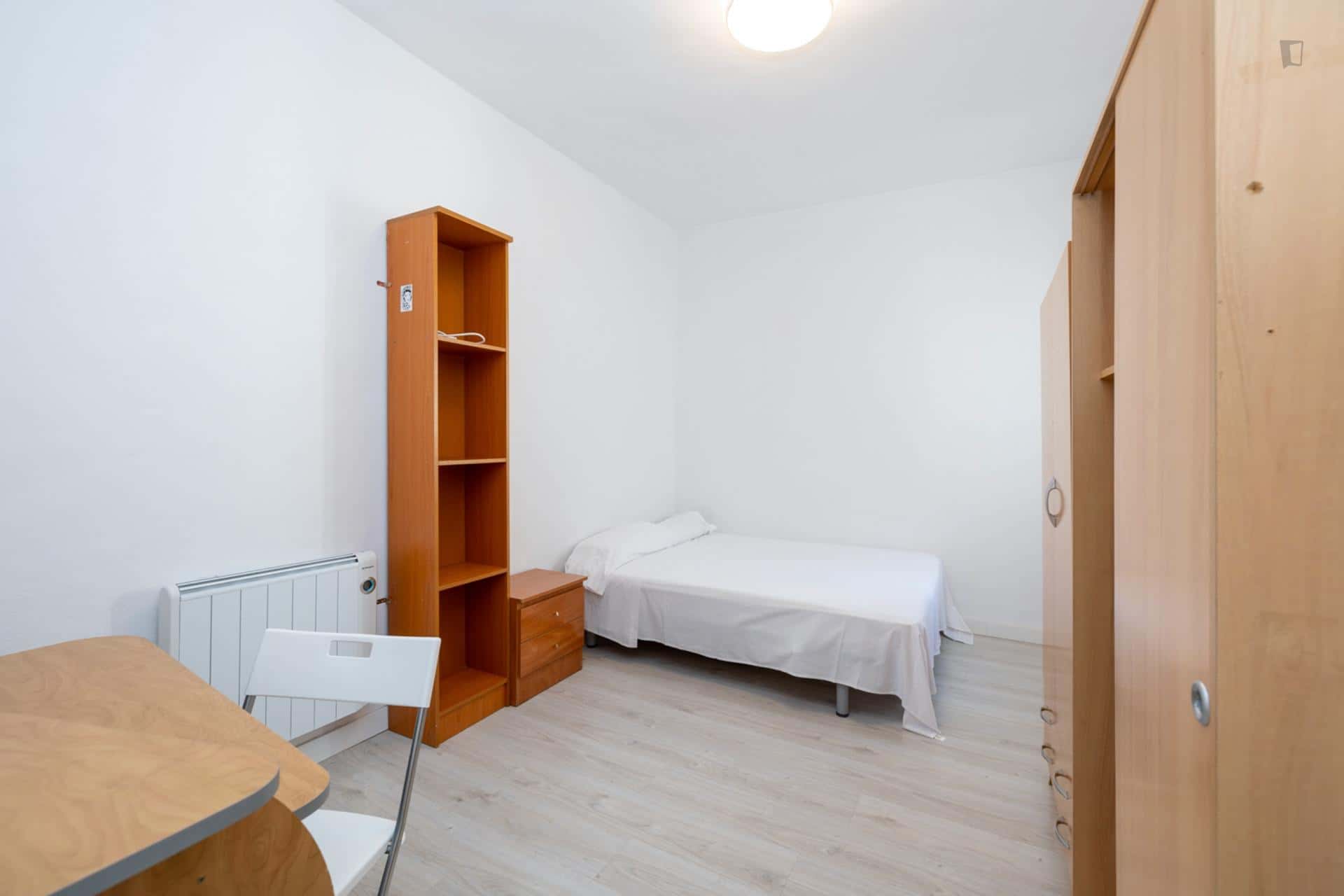 Room In Calle Santa Clotilde, Granada For 160 M² With 5 Bedrooms - 2