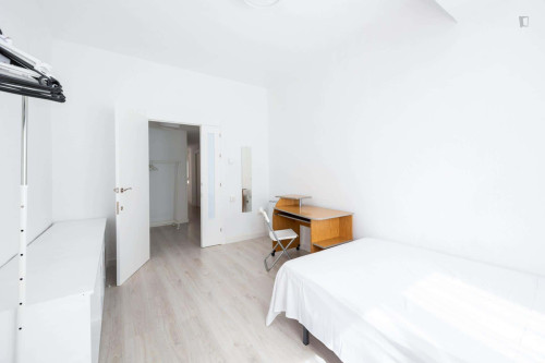 Room in Calle Santa Clotilde, Granada for 160 m² with 5 bedrooms