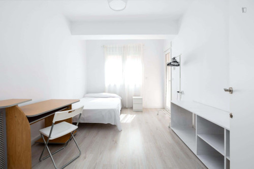 Room in Calle Santa Clotilde, Granada for 160 m² with 5 bedrooms