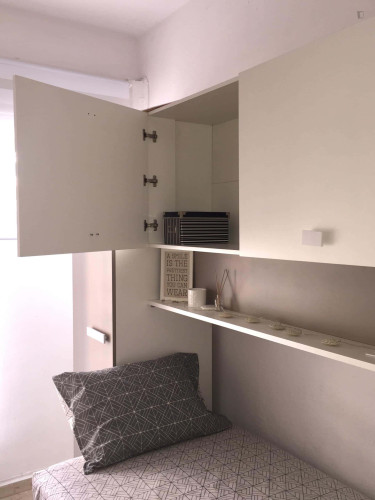 Room in Calle Víctor Hugo, Granada with 3 bedrooms