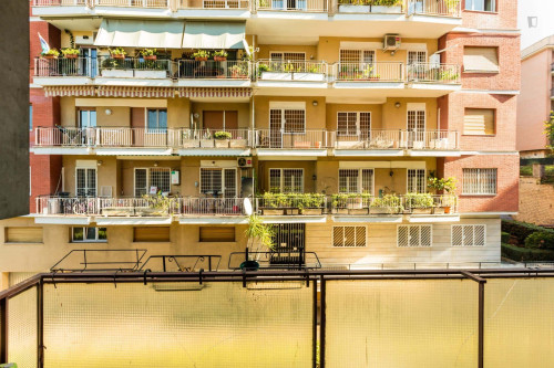 Room in Via Lero, Roma for 160 m² with 7 bedrooms