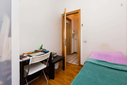 Room in Via Tiberio Imperatore, Roma for 140 m² with 5 bedrooms