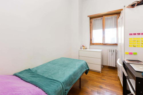 Room in Via Tiberio Imperatore, Roma for 140 m² with 5 bedrooms