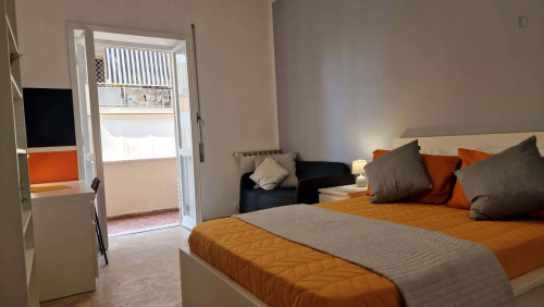 Room in Lungotevere di Pietra Papa, Roma for 157 m² with 6 bedrooms