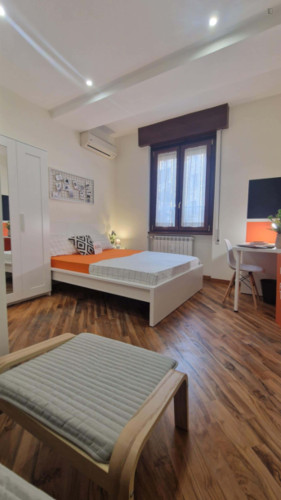 Room in Viale Ippocrate, Roma for 90 m² with 2 bedrooms