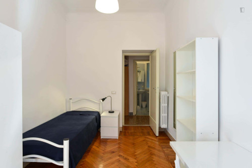 Room in Via Alberto Caroncini, Roma for 180 m² with 6 bedrooms