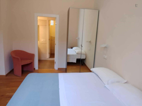 Room in Via Luigi Settembrini, Roma for 61 m² with 2 bedrooms