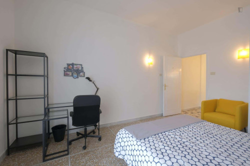 Room in Via Nemorense, Roma for 128 m² with 5 bedrooms
