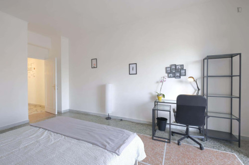 Room in Via Nemorense, Roma for 128 m² with 5 bedrooms