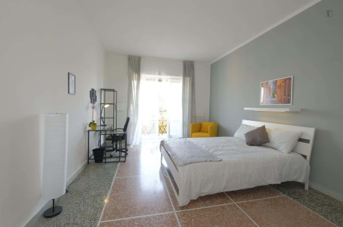 Room in Via Nemorense, Roma for 128 m² with 5 bedrooms