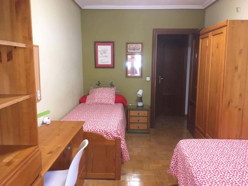 Room in Calle del Doctor Gómez Ulla, Salamanca with 5 bedrooms