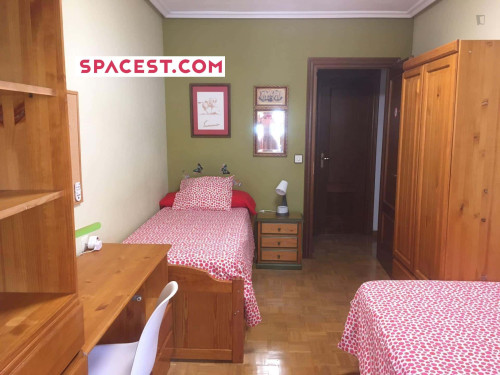 Room in Calle del Doctor Gómez Ulla, Salamanca with 5 bedrooms - Gallery - 5