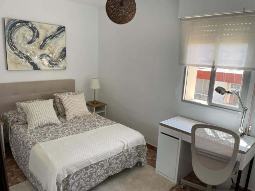 Room in Calle Arlanza, Málaga with 4 bedrooms - Gallery - 5