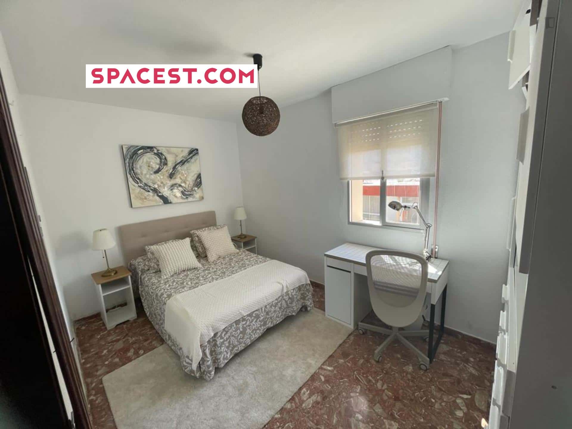 Room In Calle Arlanza, Málaga With 4 Bedrooms - 1