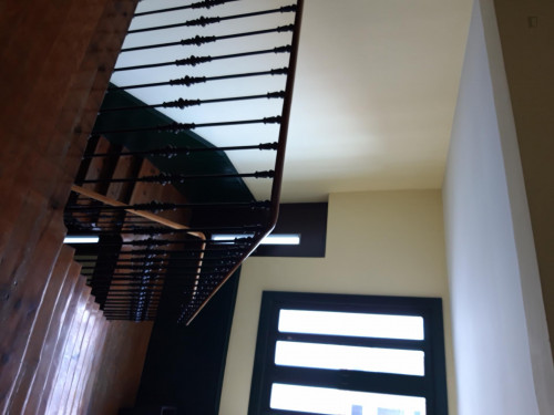 Single bedroom in a 4-bedroom apartment near Menéndez Pelayo metro station