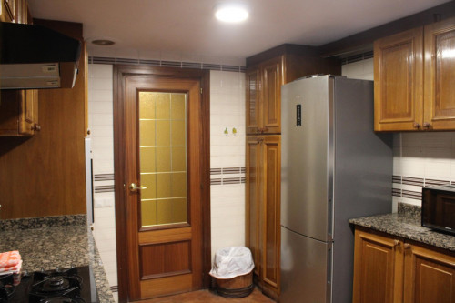 Double bedroom in a 5-bedroom apartment near Xàtiva metro station