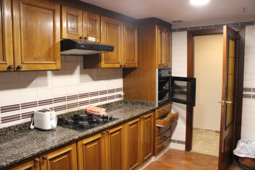 Double bedroom in a 5-bedroom apartment near Xàtiva metro station