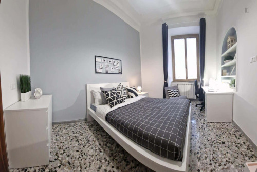 Room in Via Cerveteri, Roma for 86 m² with 3 bedrooms