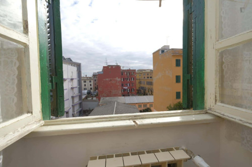 Room in Via degli Apuli, Roma with 8 bedrooms