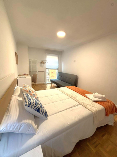 Room in Avenida de Fuenlabrada, Leganés for 170 m² with 8 bedrooms
