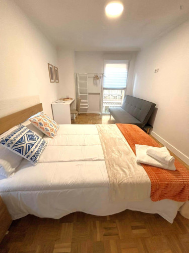 Room in Avenida de Fuenlabrada, Leganés for 170 m² with 8 bedrooms