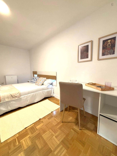 Room in Avenida de Fuenlabrada, Leganés for 170 m² with 8 bedrooms