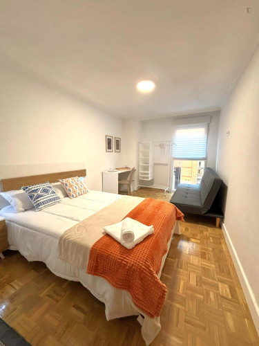 Room in Avenida de Fuenlabrada, Leganés for 170 m² with 8 bedrooms
