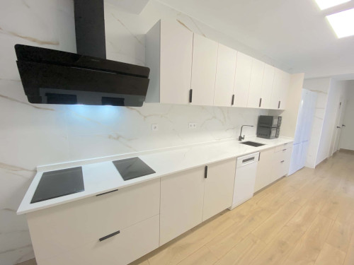 Premium room near CENTER with private bathroom*, double bed, TV and WIFI