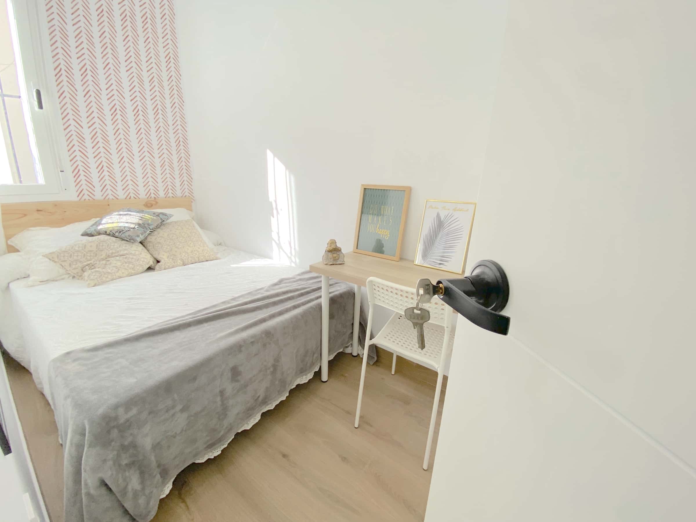  Premium Room Near CENTER With Private Bathroom*, Double Bed, TV And WIFI  -  Premium room near CENTER with private bathroom*, double bed, TV and WIFI  - Gallery -  2