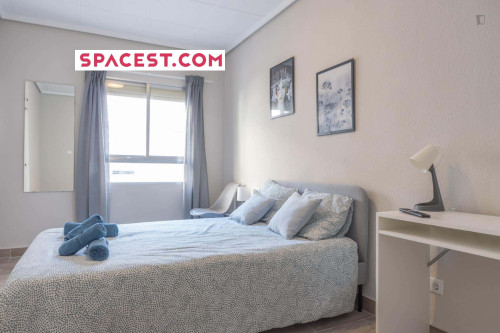 Room in Calle San Pablo, Alicante (Alacant) with 6 bedrooms
