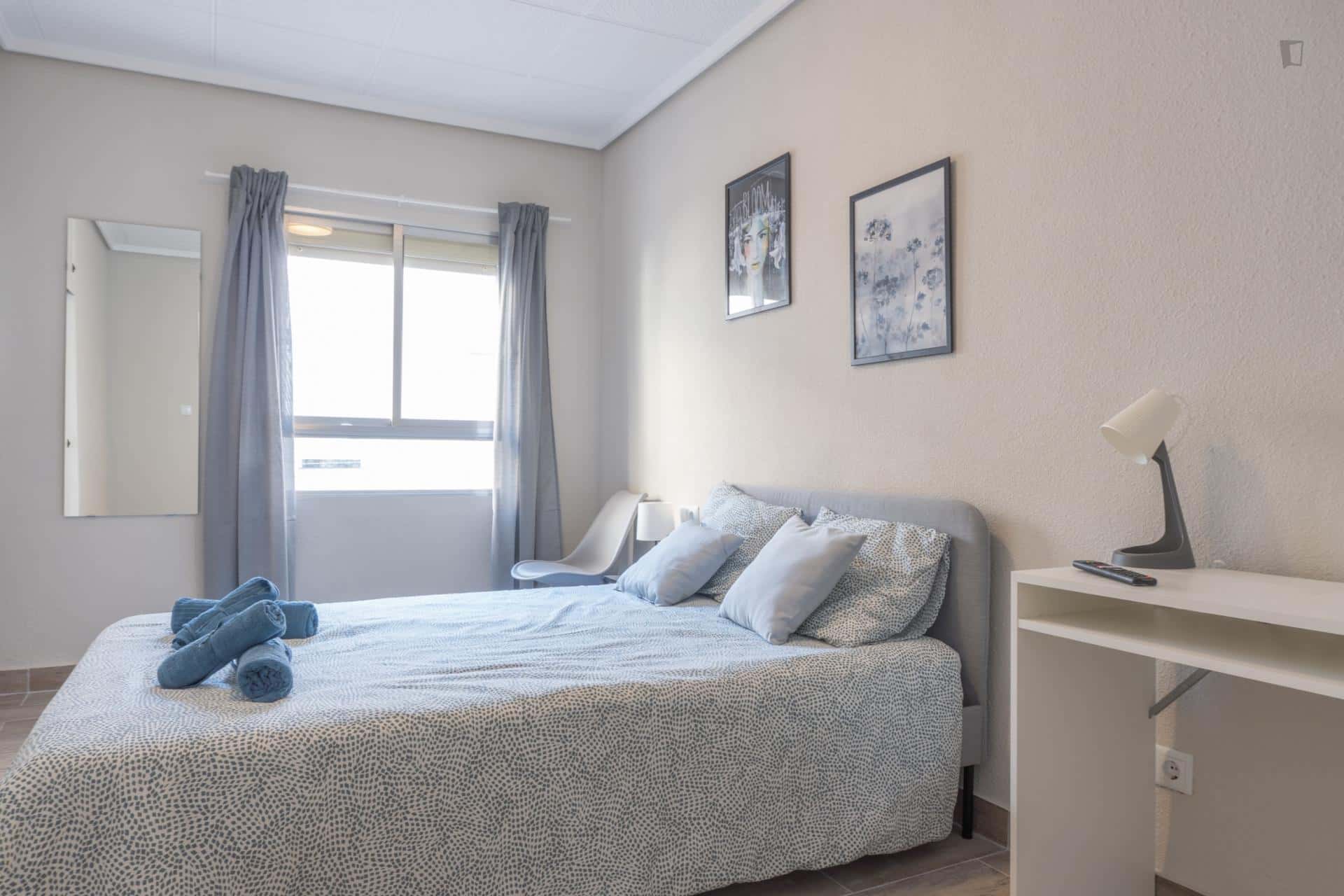 Room In Calle San Pablo, Alicante (Alacant) With 6 Bedrooms - 2