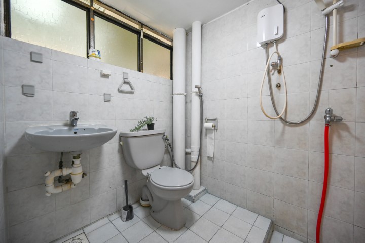  5 Beds 2 Baths  -  Ivory Heights  - Gallery -  5