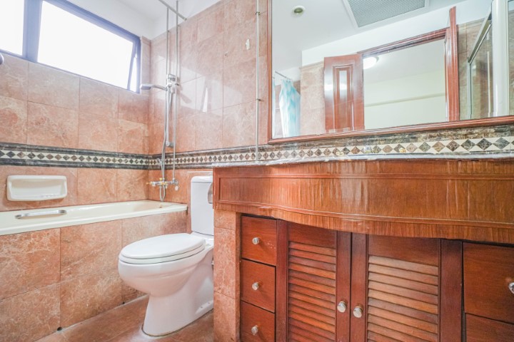  4 Beds 2 Baths  -  Dover Parkview  - Gallery -  2