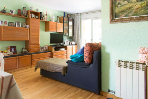 Room in Carrer de Dolors Almeda i Roig, Cornellà de Llobregat with 4 bedrooms