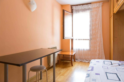 Room in Carrer de Dolors Almeda i Roig, Cornellà de Llobregat with 4 bedrooms