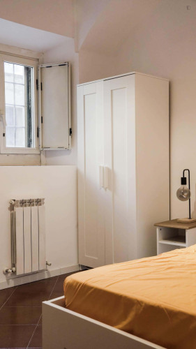 Room in Via Luigi Ferdinando Marsigli, Roma for 74 m² with 2 bedrooms