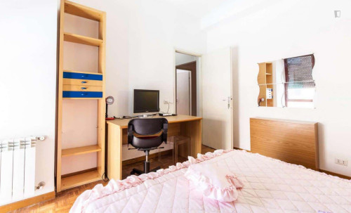 Room in Via Arturo Graf, Roma for 86 m² with 3 bedrooms