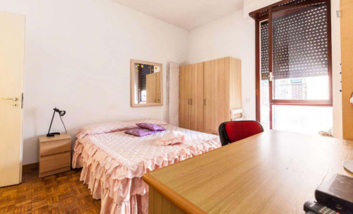Room in Via Arturo Graf, Roma for 86 m² with 3 bedrooms