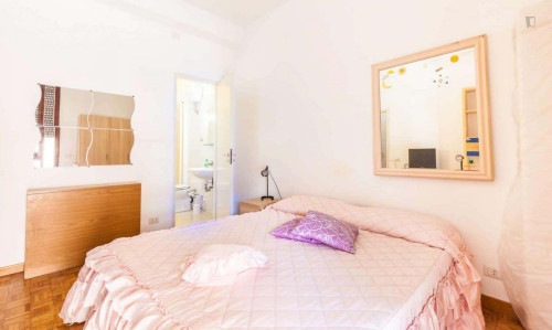 Room in Via Arturo Graf, Roma for 86 m² with 3 bedrooms