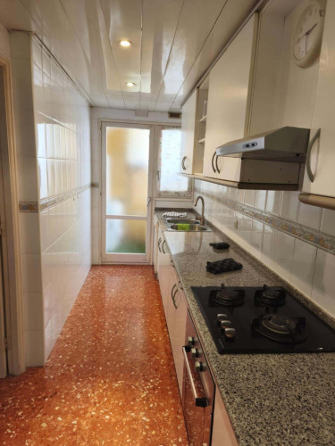Apartment in Avinguda del Vallès, Terrassa for 80 m² with 3 bedrooms