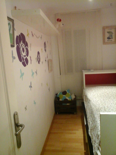 Room in Plaça de Campfaso, Cornellà de Llobregat with 4 bedrooms