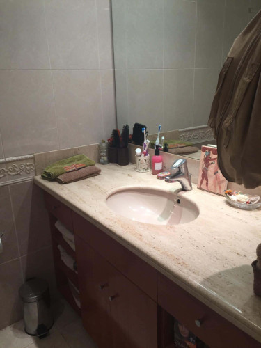 Room in Plaça de Campfaso, Cornellà de Llobregat with 4 bedrooms