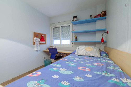 Room in Calle Martín Bohórquez, Granada for 112 m² with 4 bedrooms