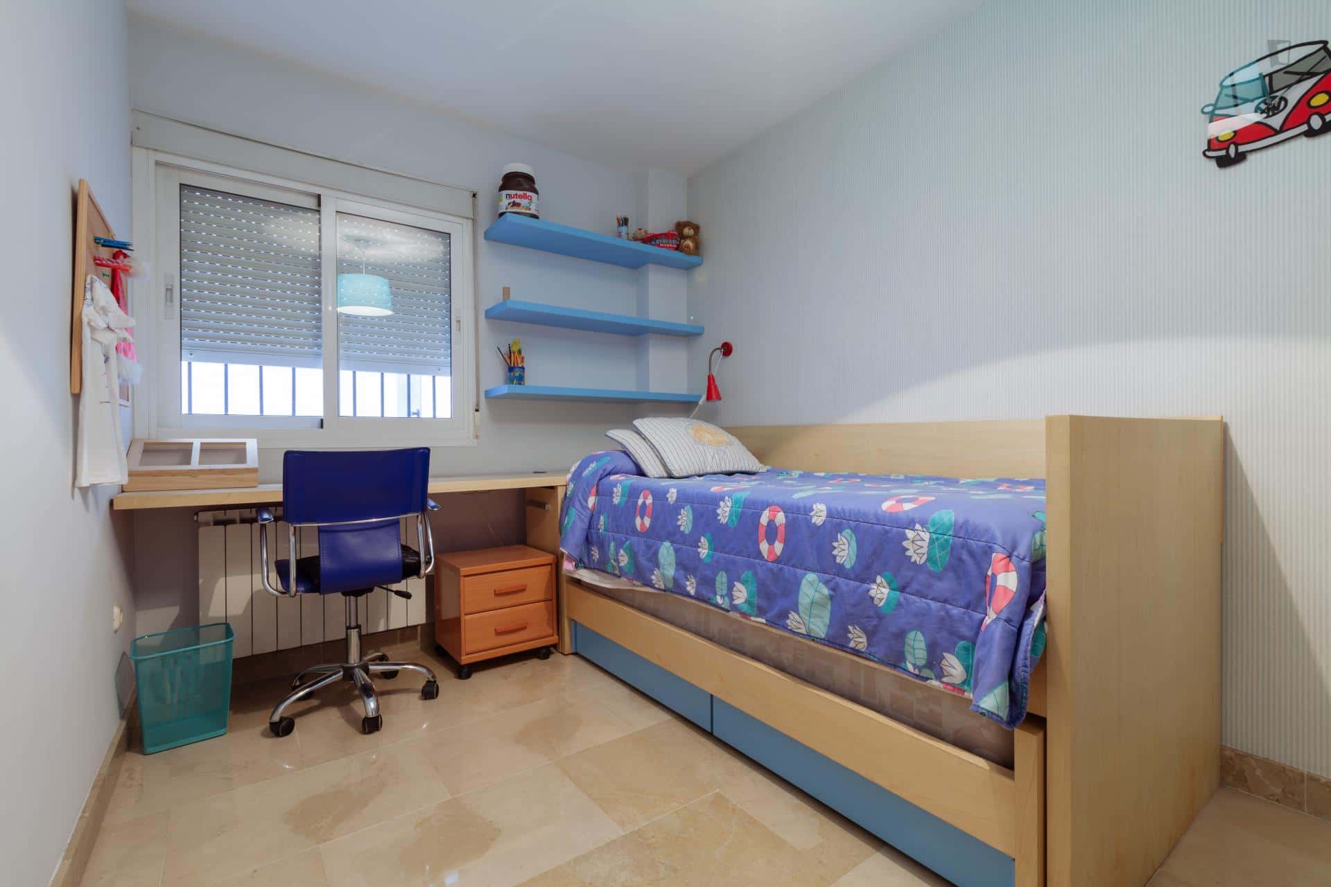Room In Calle Martín Bohórquez, Granada For 112 M² With 4 Bedrooms - 2