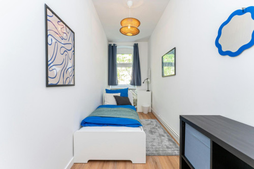 Inviting single bedroom in the Neukölln area