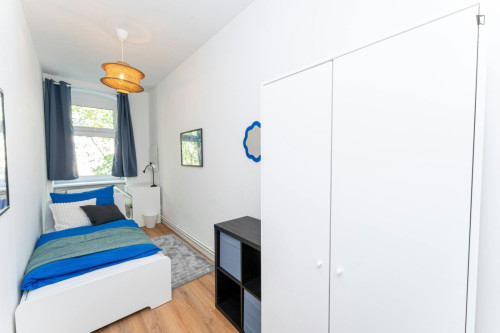 Inviting single bedroom in the Neukölln area