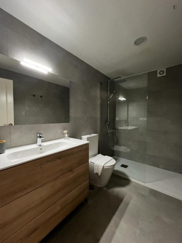 Modern 3 Bedroom Apartment close to Vigo Guixar Train Station