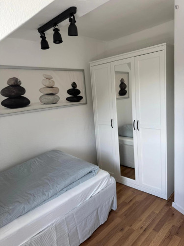 Charming single bedroom near Düsseldorf Central Station