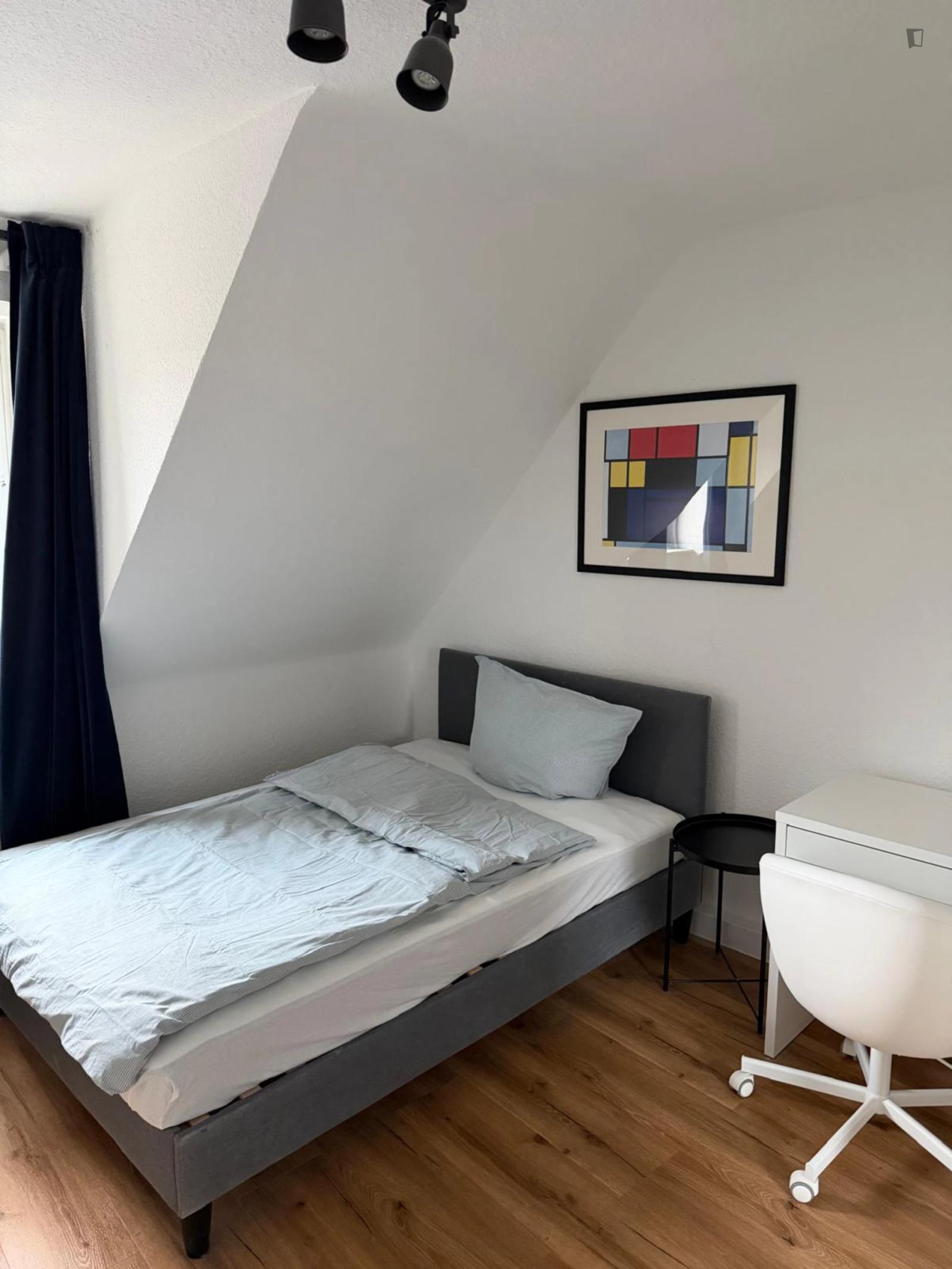  Cozy Double Bedroom In Düsseldorf  -  Cozy double bedroom in Düsseldorf  - Gallery -  1