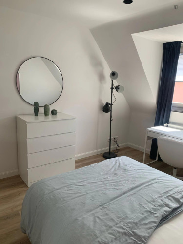 Cozy double bedroom in Düsseldorf